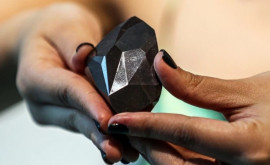 Diamantul negru Enigma de 555 de carate vândut la licitaţie cu 43 milioane de dolari
