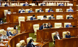 В парламенте отклонили все предложения коммунистов и социалистов