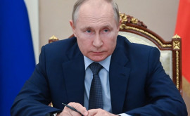Путин поручил выплатить каждому беженцу из Донбасса по 10 тысяч рублей