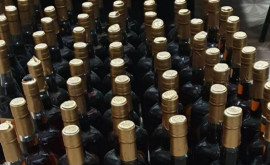 Peste 100 de sticle cu băuturi alcoolice confiscate