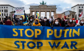 Proteste în fața Ambasadei Rusiei de la Berlin Ucraina va rezista