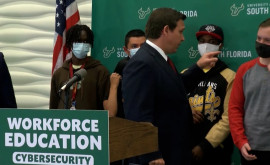 Губернатор Флориды призвал прекратить театр COVID и не носить маски 