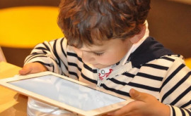 Sănătatea copiilor tot mai afectată de ecrane Care sunt riscurile folosirii îndelungate