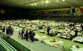 Центр размещения беженцев в Легкоатлетическом манеже закрыт