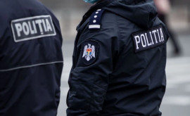 В домах двух бельцких патрульных полицейских прошли обыски
