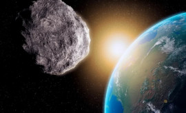 Un asteroid potențial periculos trece astăzi pe lîngă Pămînt