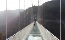 Во Вьетнаме достроили самый длинный в мире стеклянный мост