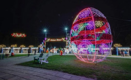 În Chișinău au fost aprinse luminile la decorațiunile pentru sărbătorile de Paști