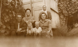 Теплота чернобелых семейных фотографий в проекте Rama Albastră