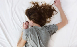 Почему люди стали меньше спать