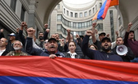 Полсотни человек пострадали в ходе протестов в Ереване