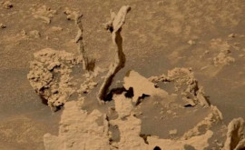 Марсоход Curiosity обнаружил на Красной планете необычные столбы