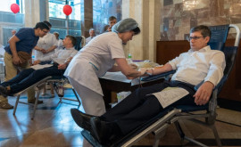 Deputații moldoveni au donat sînge