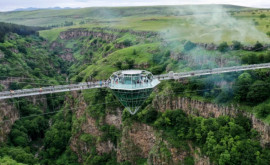 Уникальный стеклянный мост открыли в Грузии