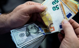 Euro un nou antirecord față de dolar