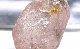 Cel mai mare diamant roz din lume a fost descoperit în Angola