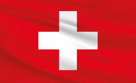 Cel mai mare steag elveţian din lume desfăşurat pe o stîncă din Alpi