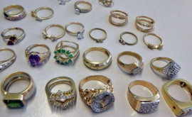 Un pensionar a găsit bijuterii de aur și 100000 de euro întrun sac de gunoi