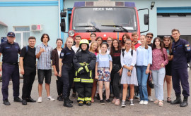Группа детей побывала в гостях у пожарных и спасателей