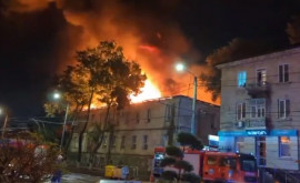 Глава ГИЧС рассказал о возможных причинах пожара на улице Колумна