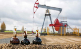 Нефть подешевела до минимума с февраля