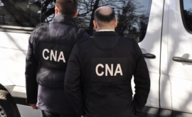 Doi bărbați reținuți de CNA după ce au estorcat 15 mii de euro de la un tînăr