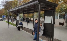 În capitală continuă reabilitarea stațiilor de așteptare a transportului public