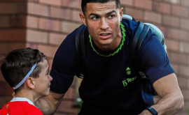 Cine este băiețelul care ia sărit în brațe lui Ronaldo
