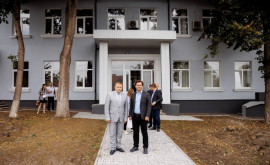 Nicu Popescu întro vizită la sediul consulatului de la Odesa
