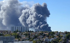 Incendiu uriaş la cea mai mare piaţă din Paris