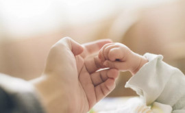 Первый ребенок родившийся в День города Семья новорожденного получила подарки