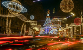 A furat luminițele de Crăciun care urmau să fie montate în Tîrgoviște