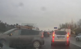 Peste zece mașini avariate la ieșirea din Stăuceni