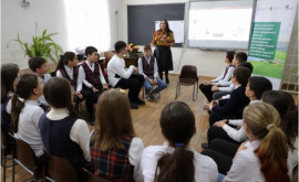 В школах Оргеева и Резины организованы занятия по защите почвы