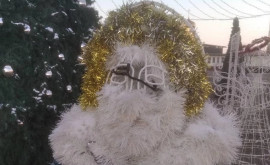 Decorațiunile de Crăciun instalate în centrul orașului Florești vandalizate Ce spun oamenii legii
