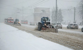 Cum municipalitatea Chișinău luptă cu poleiul și zăpada
