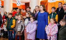 Șefa statului a participat la serbarea de Crăciun organizată pentru copiii militarilor 