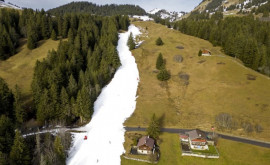 Изза теплой зимы на горнолыжных курортах Альп не хватает снега 
