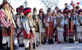 Десятки художественных коллективов Комрата приняли участие в традиционном фестивале посвященном зимним праздникам