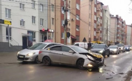 Accident rutier pe o stradă din Durlești RTEC Este afectată circulația troleibuzului 