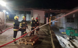 Pompierii au localizat focarul la cel deal doilea rezervor din portul Giurgiulești