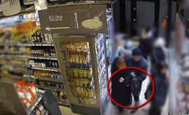 Un bărbat și un adolescent au fost reținuți pentru furt întrun supermarket