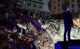 Парламент Турции приостановил работу на неделю изза землетрясения