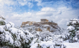 В Греции изза сильного снегопада закрыли школы и магазины