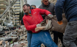 Bilanțul morților în urma cutremurului devastator din Turcia a crescut la 4372 de persoane