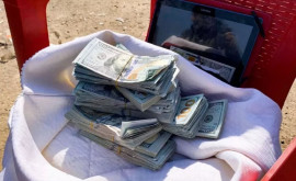 Под завалами в Турции найдена крупная сумма денег