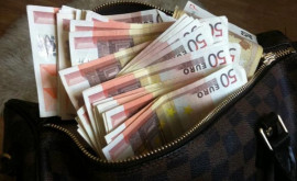Un bărbat a fost prins cu o geantă plină de bani în sectorul Botanica