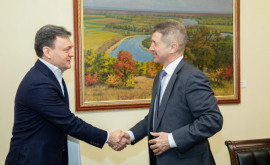 Premierul Dorin Recean la primit pe ambasadorul Marii Britanii la Chișinău Steven Fisher