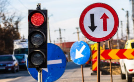 Mii de indicatoare rutiere dispar anual de pe drumurile din țară