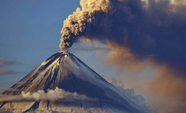 Впечатляющее извержение вулкана Эбеко на Курильских островах